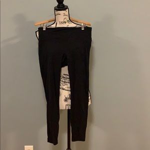 Black capris leggings